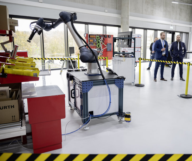 Festo entwickelt KI-Roboterlösung für Logistikzentrum bei Würth